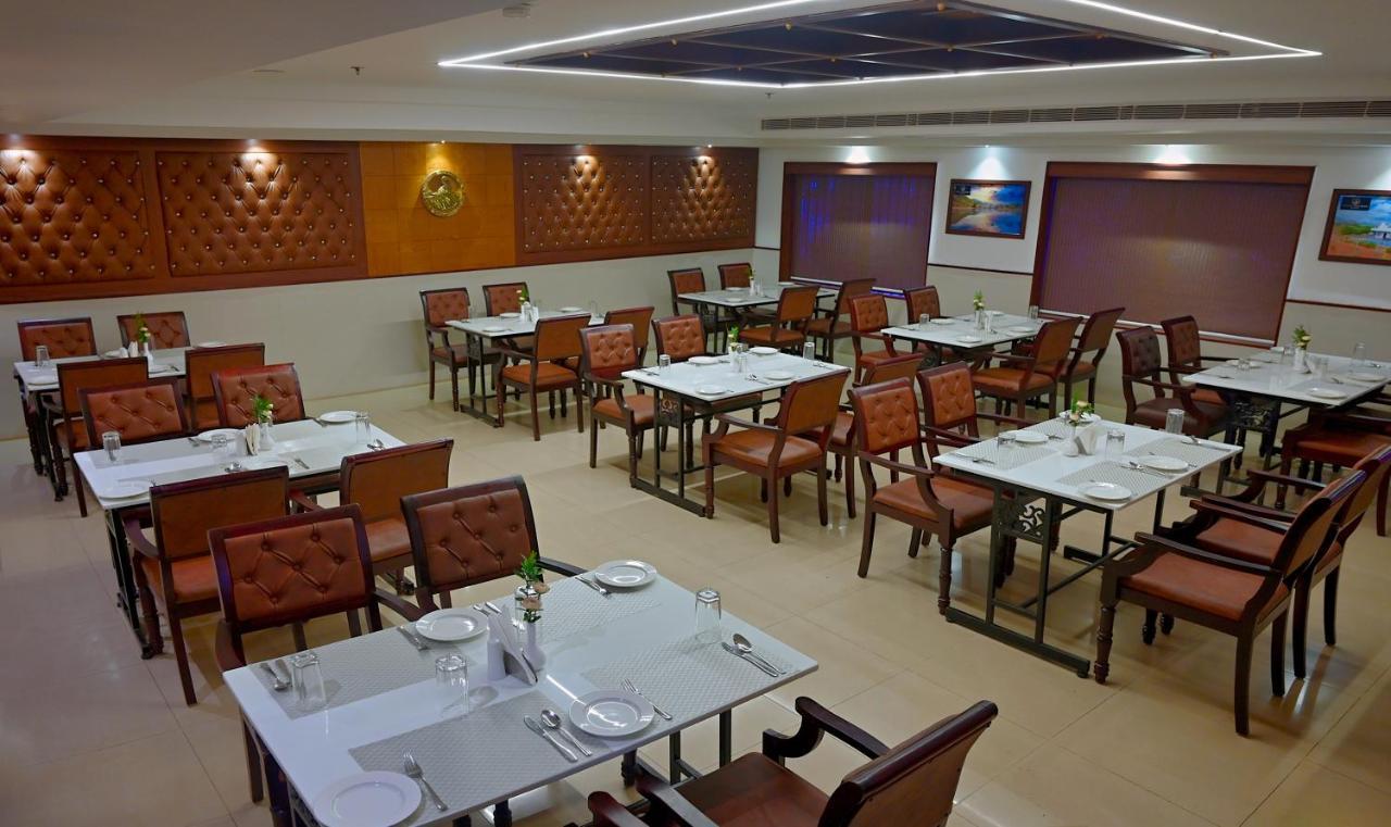 Contour Backwaters Hotel Resort & Convention Centre Rāmankari Kültér fotó