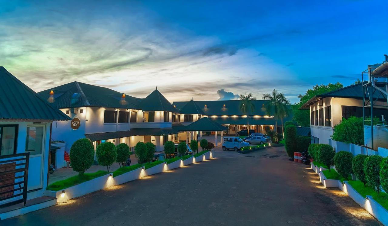 Contour Backwaters Hotel Resort & Convention Centre Rāmankari Kültér fotó
