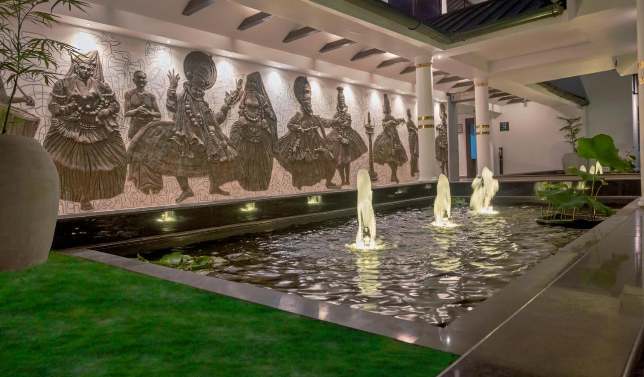 Contour Backwaters Hotel Resort & Convention Centre Rāmankari Kültér fotó